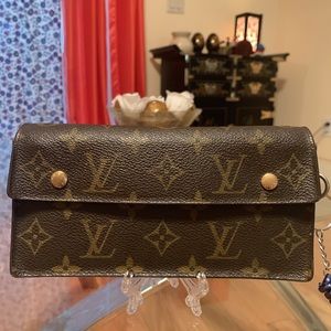 Authentic Louis Vuitton Monogram Unisex Wallet